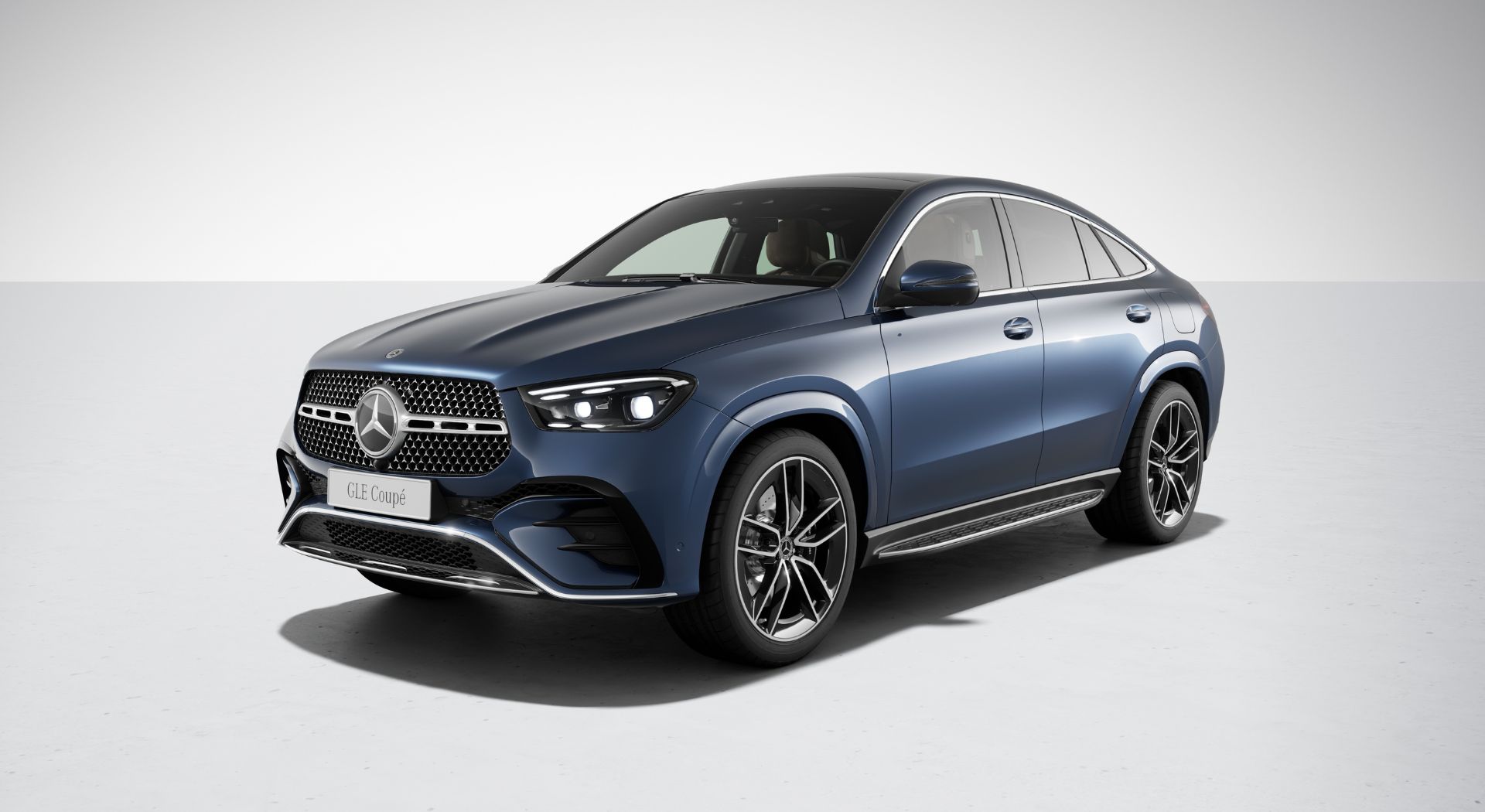 Mercedes Benz GLE Coupé Mot Grå Bakgrund